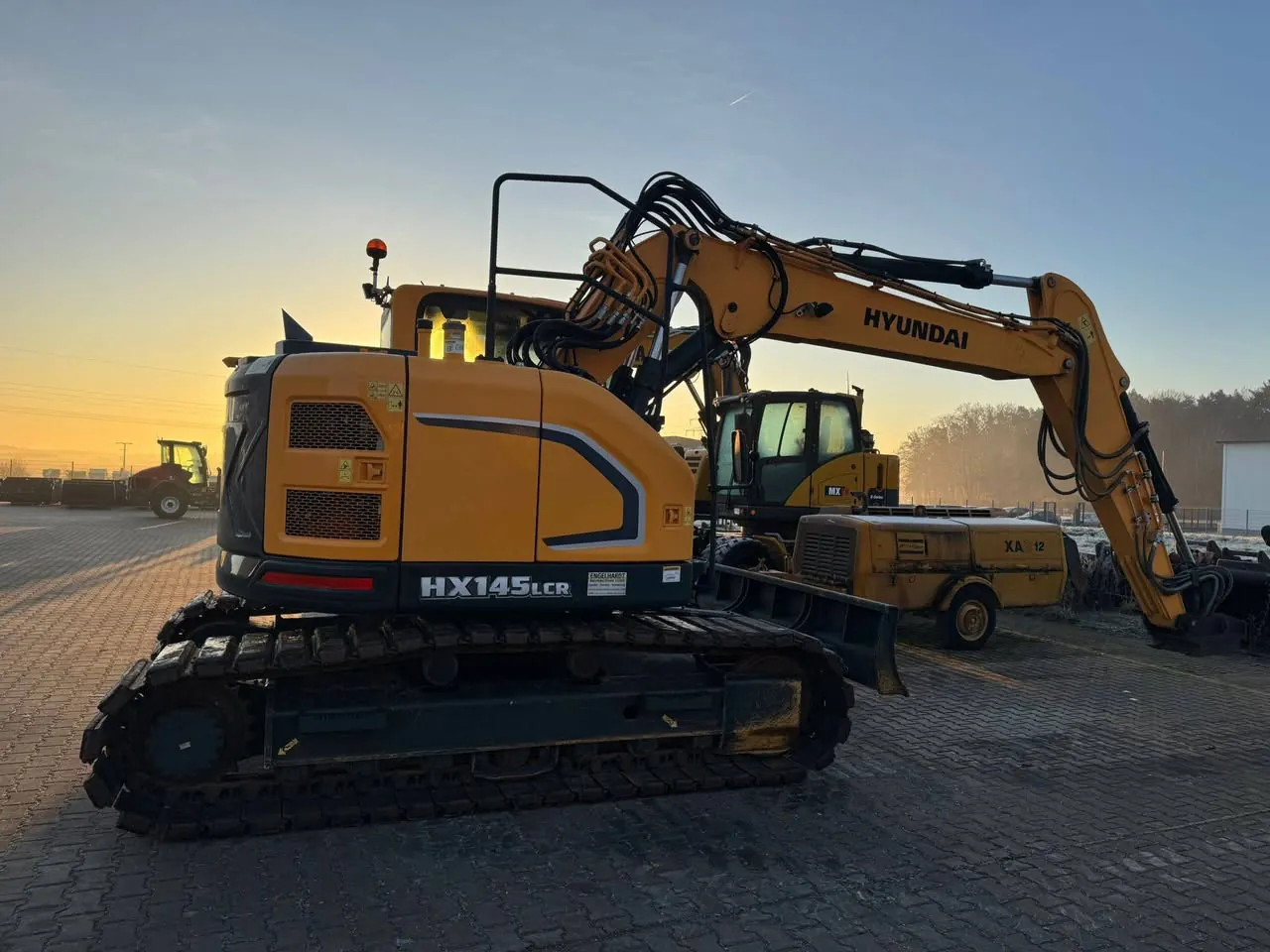 Hyundai HX145 LCR bager u zalazak sunca